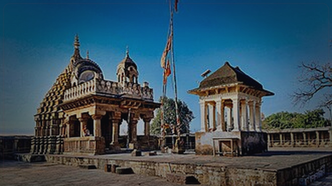 Jabalpur India skyline themed Pine Script service cover with dark market grading