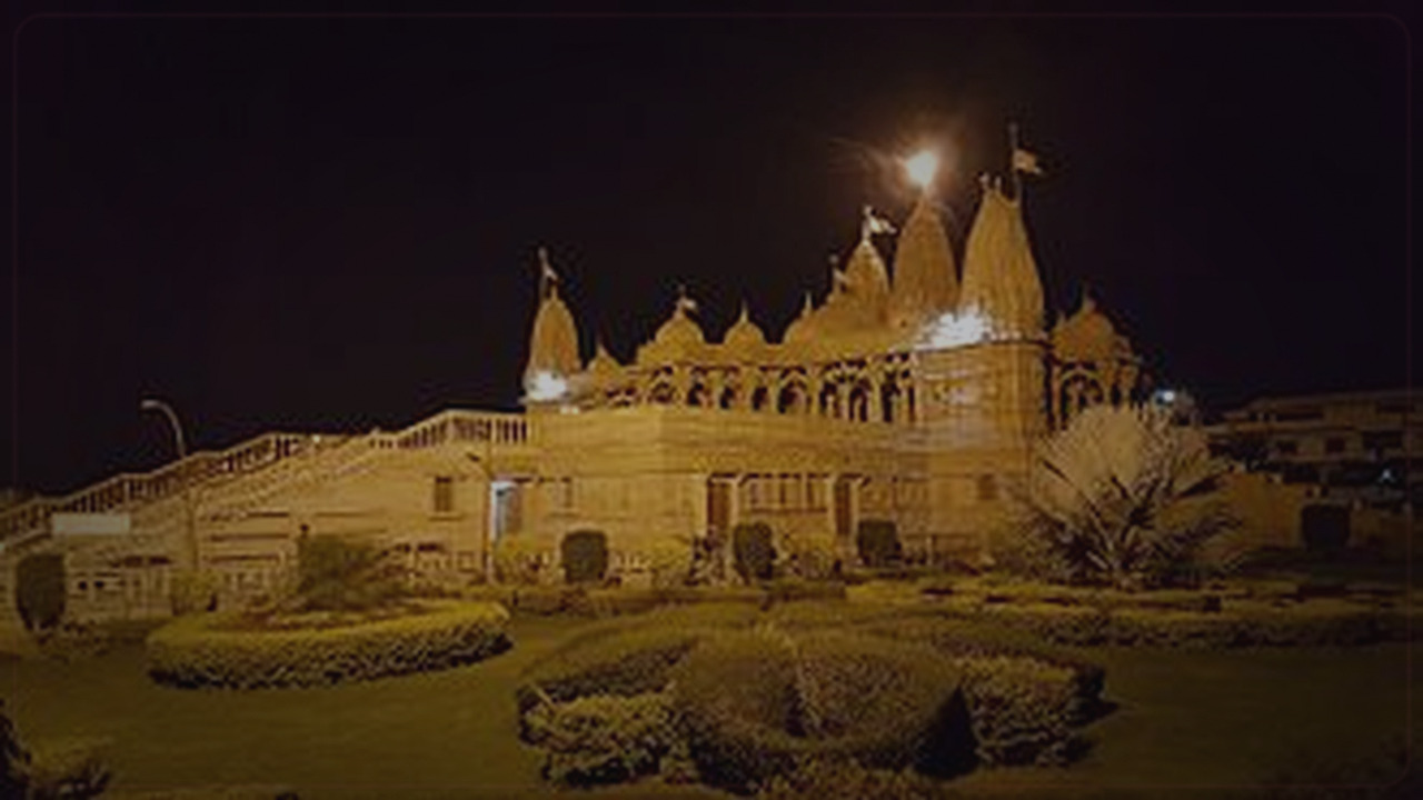 Nagpur India skyline themed Pine Script service cover with dark market grading